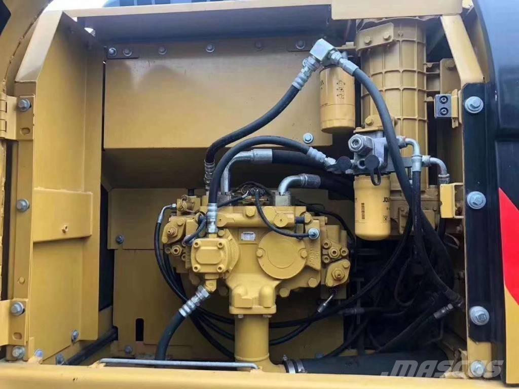 CAT 323 Bageri gusjeničari