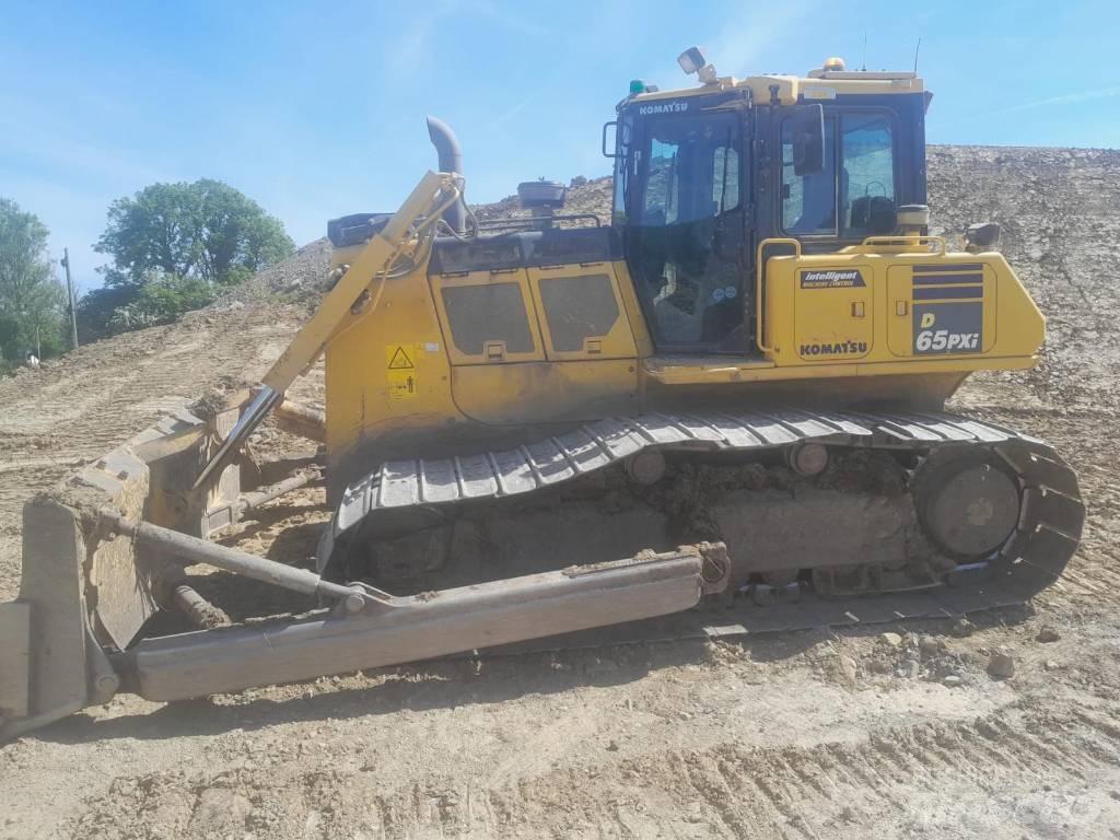 Komatsu D65PXi-18 Buldožeri gusjeničari