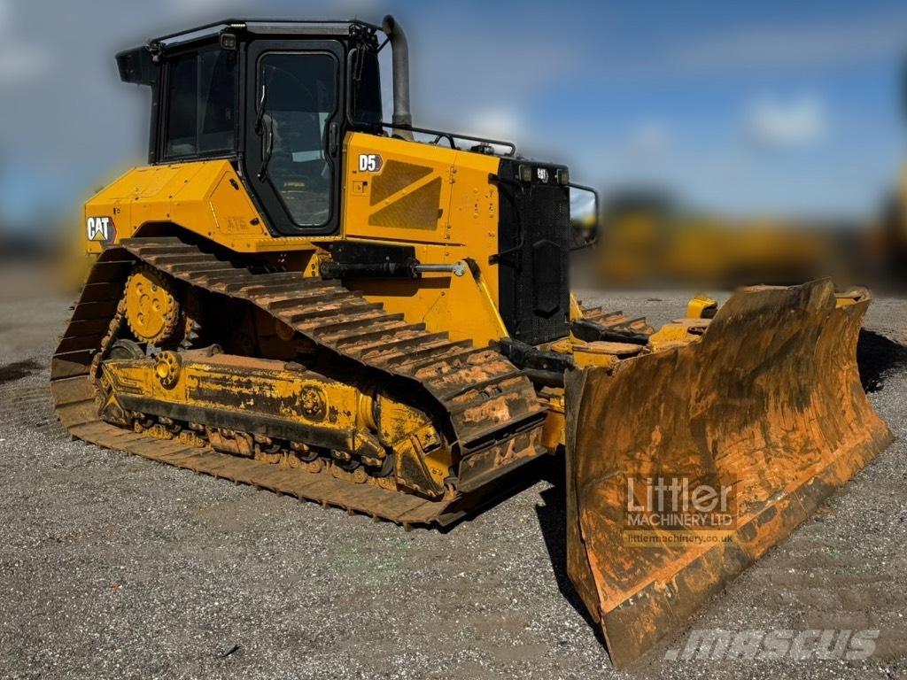 CAT D 5 Buldožeri gusjeničari
