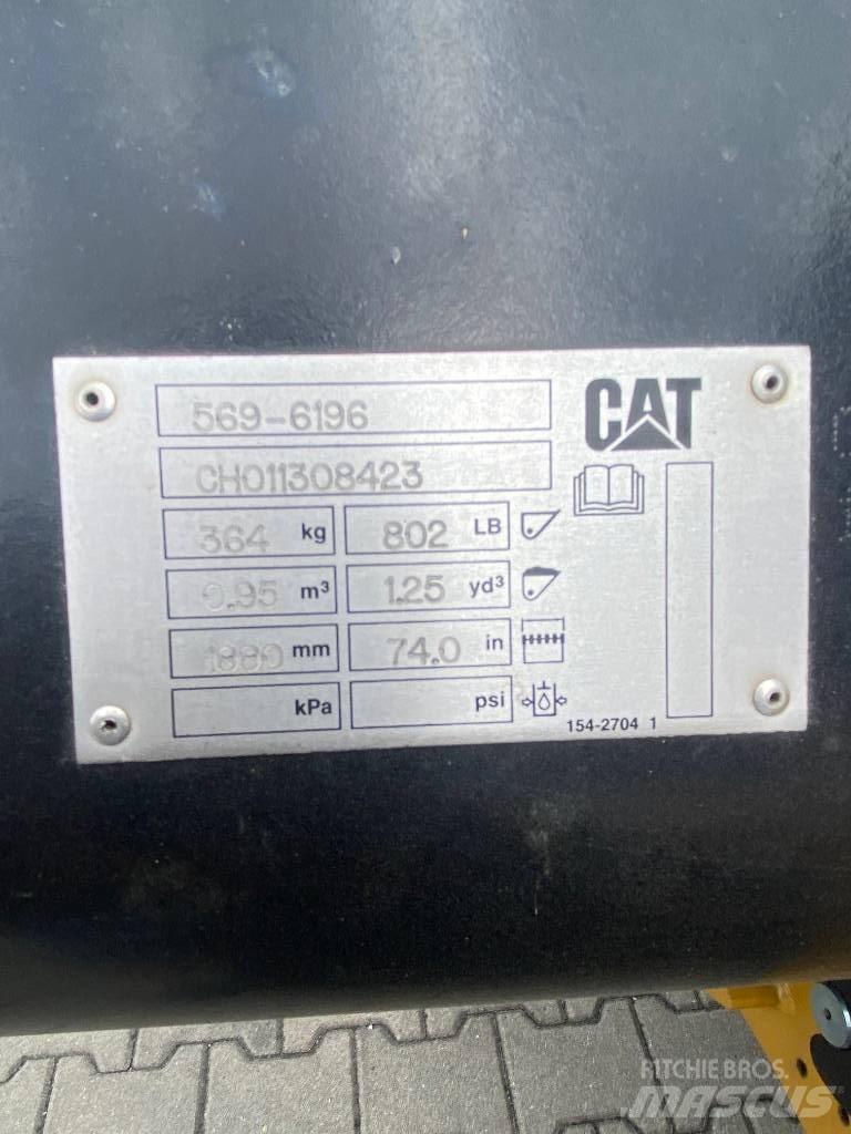 CAT 906 Utovarivači na kotačima