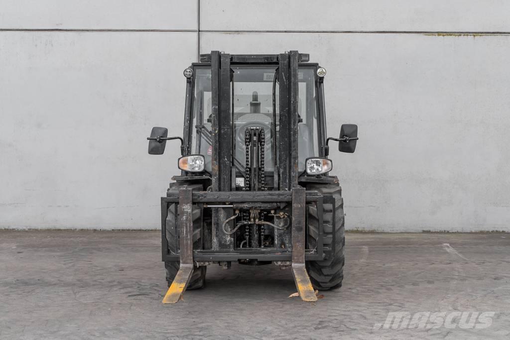 Manitou MC 30-4 Dizelski viličari