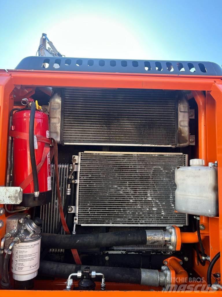 Doosan DX 210 W Bageri na kotačima