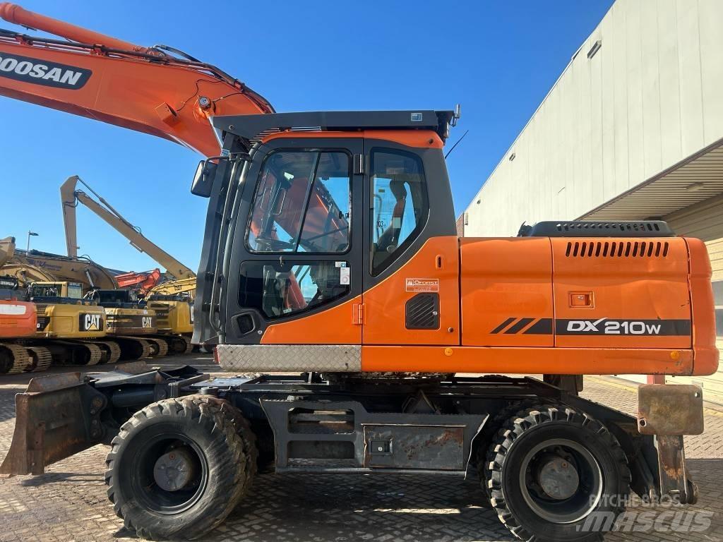 Doosan DX 210 W Bageri na kotačima