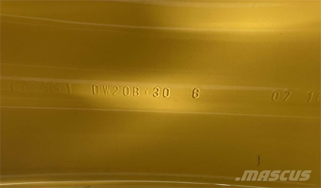 John Deere 20x30 Gume, kotači i naplatci