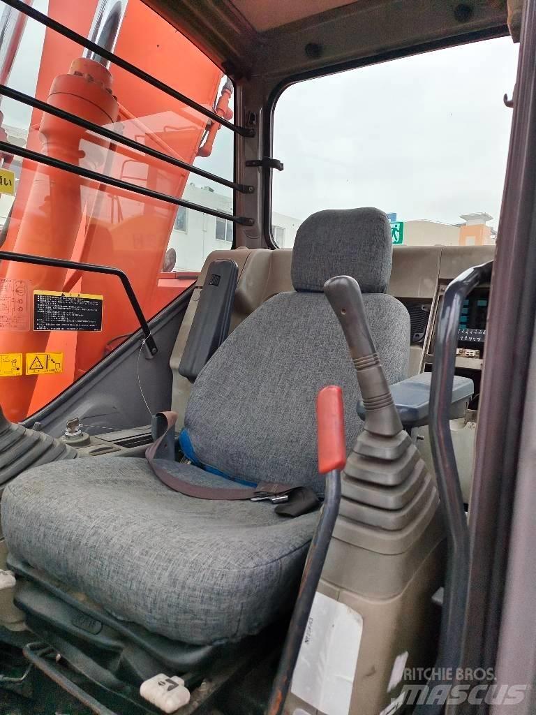 Hitachi ZX 135 US Bageri gusjeničari