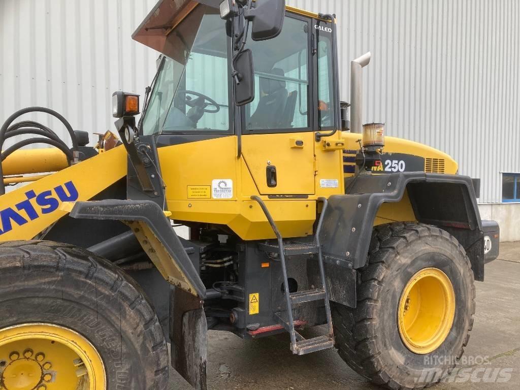 Komatsu WA 250 Utovarivači na kotačima