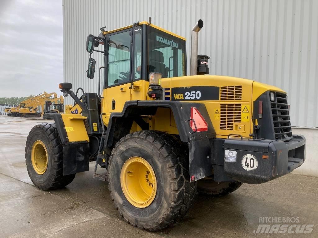 Komatsu WA 250 Utovarivači na kotačima