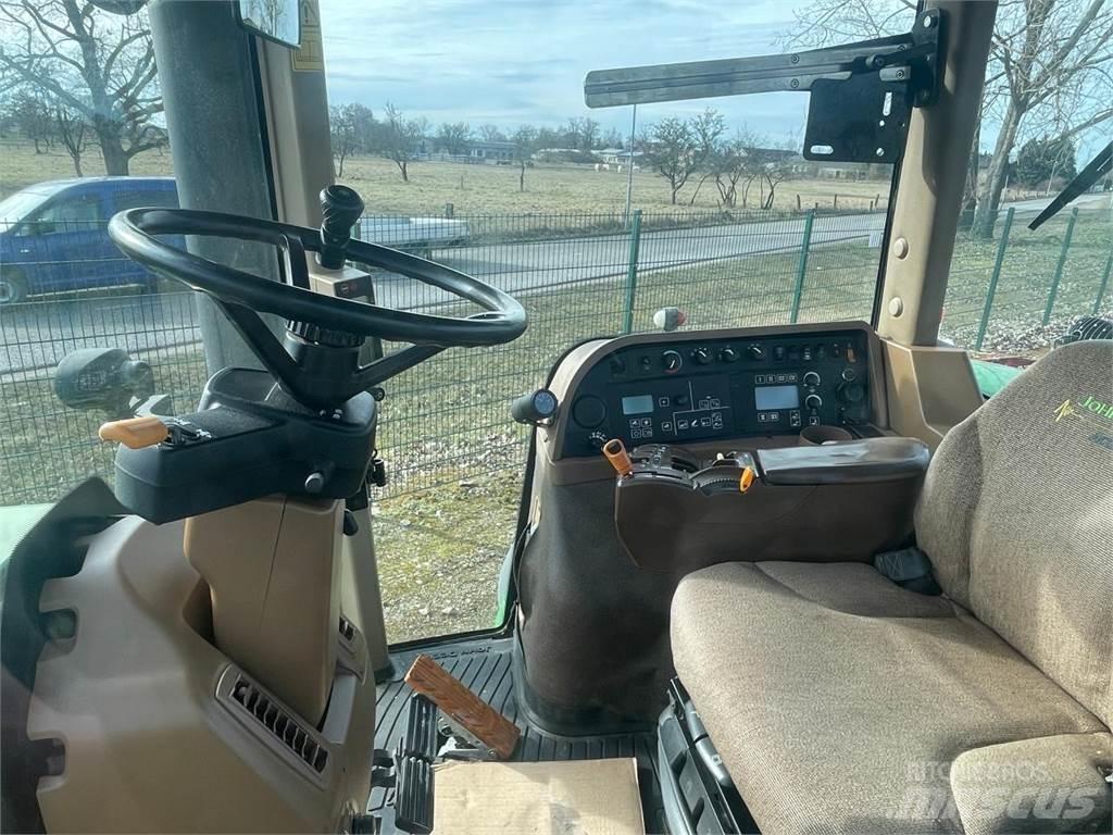 John Deere 8330 Traktori
