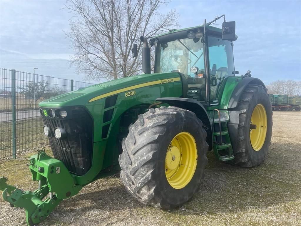 John Deere 8330 Traktori