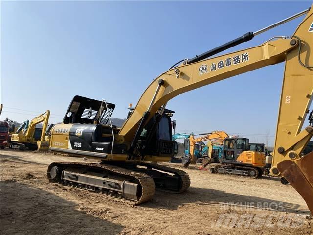 CAT 326D Bageri gusjeničari