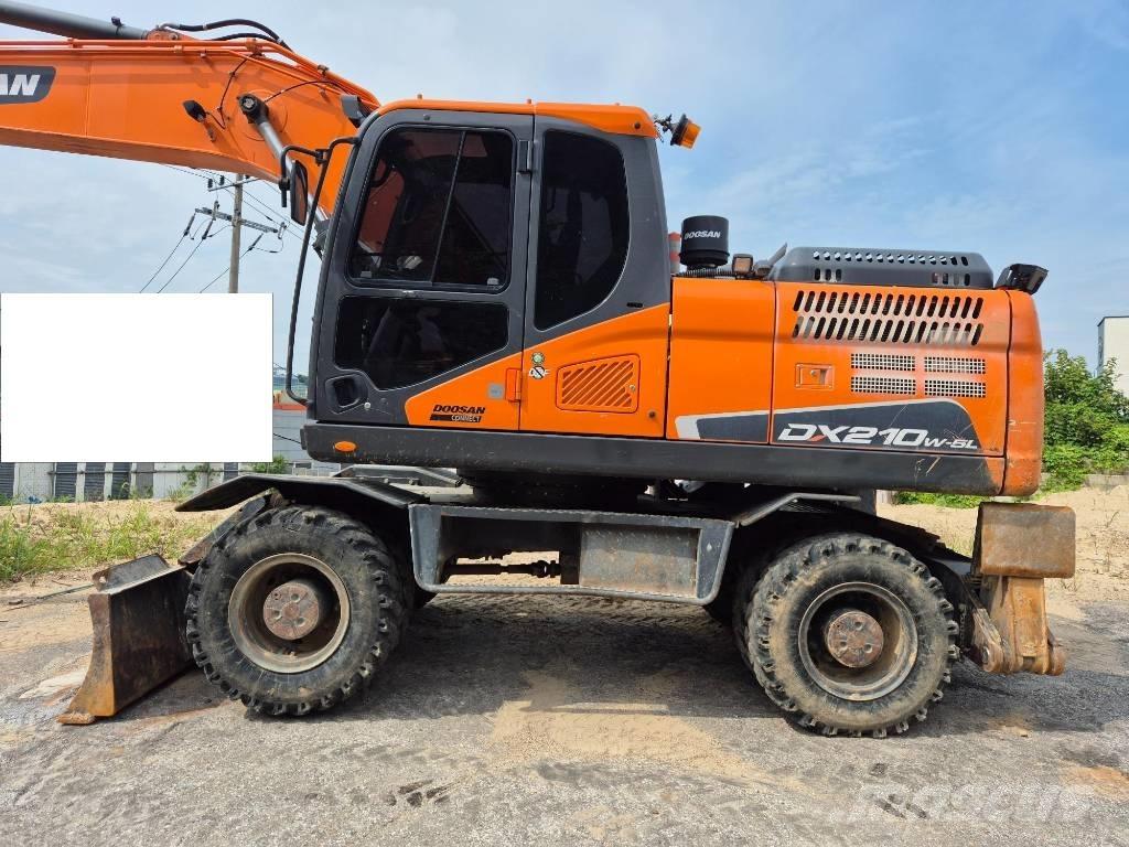 Doosan DX 210 W Bageri na kotačima