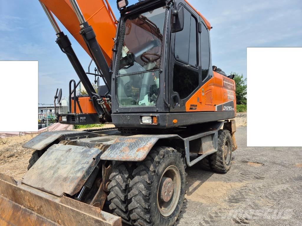 Doosan DX 210 W Bageri na kotačima