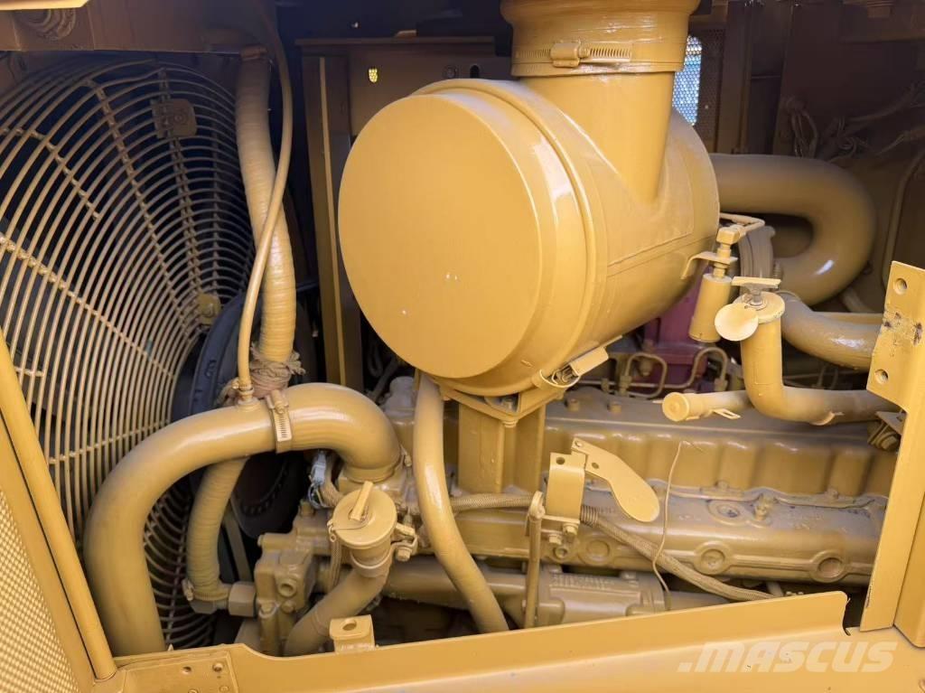 CAT D 6 R Buldožeri gusjeničari