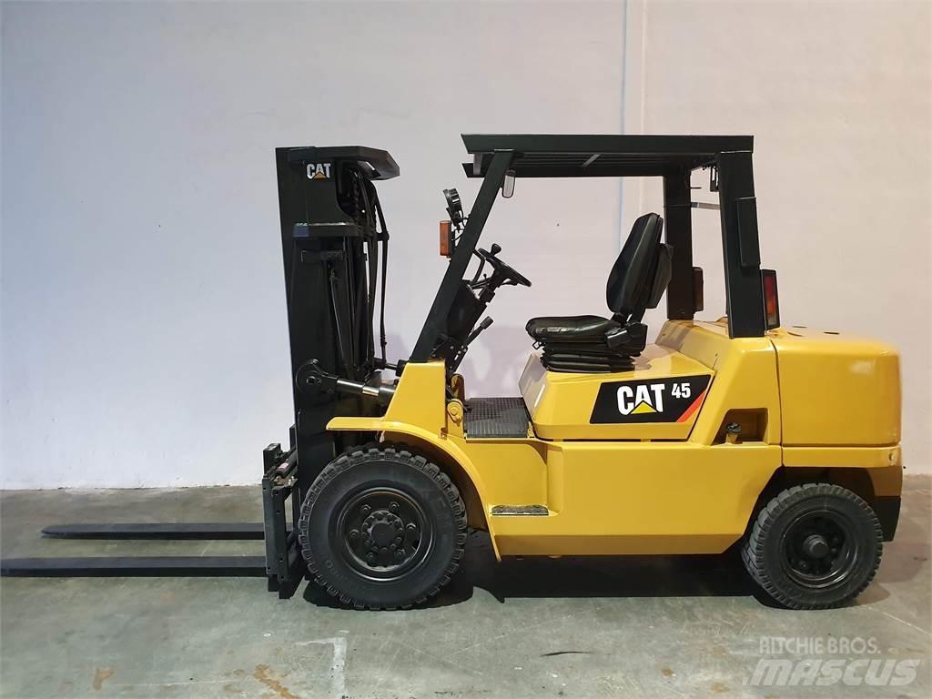 CAT DP45K2 MC Dizelski viličari