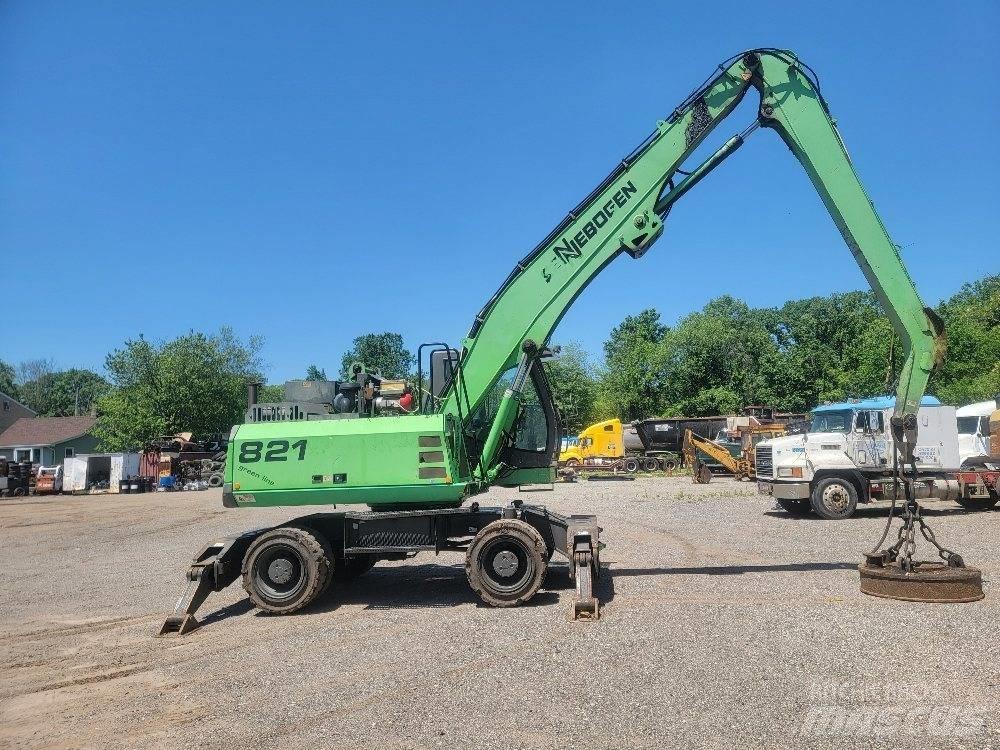 Sennebogen 821 Bageri za manipuliranje materijalom / otpadom