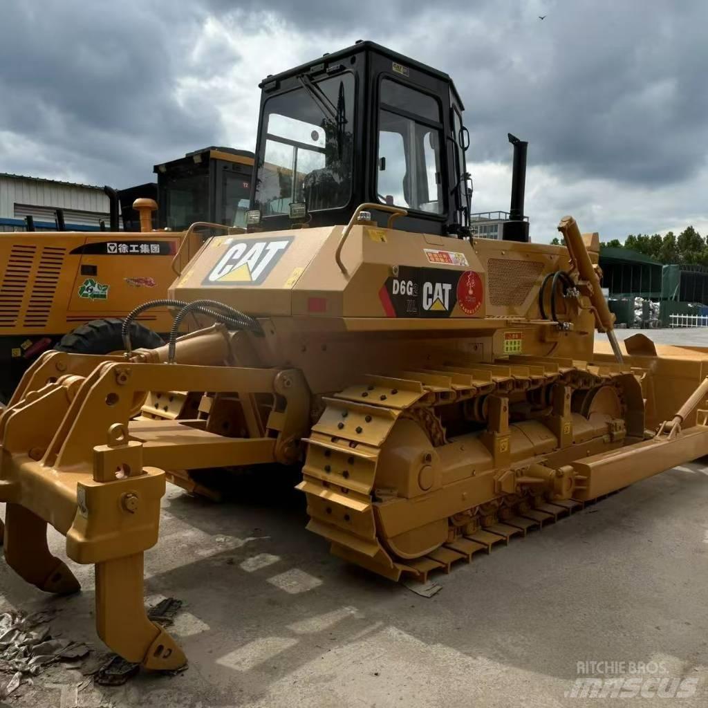 CAT D 6 G Buldožeri gusjeničari