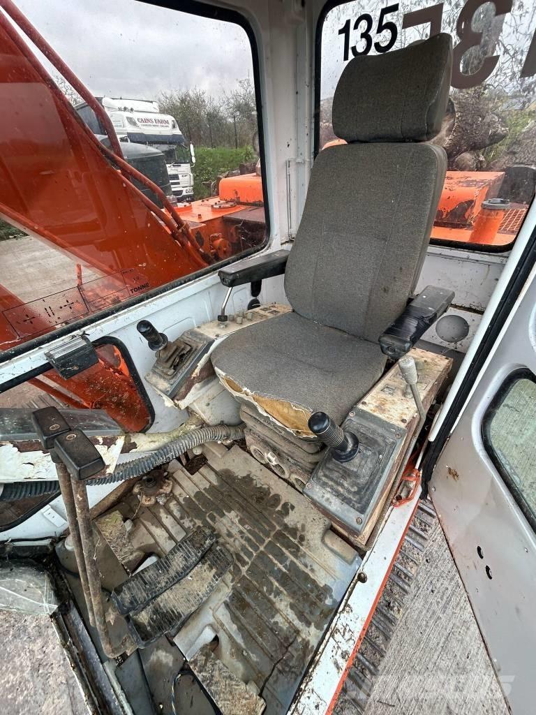 Daewoo DH 130 Bageri gusjeničari