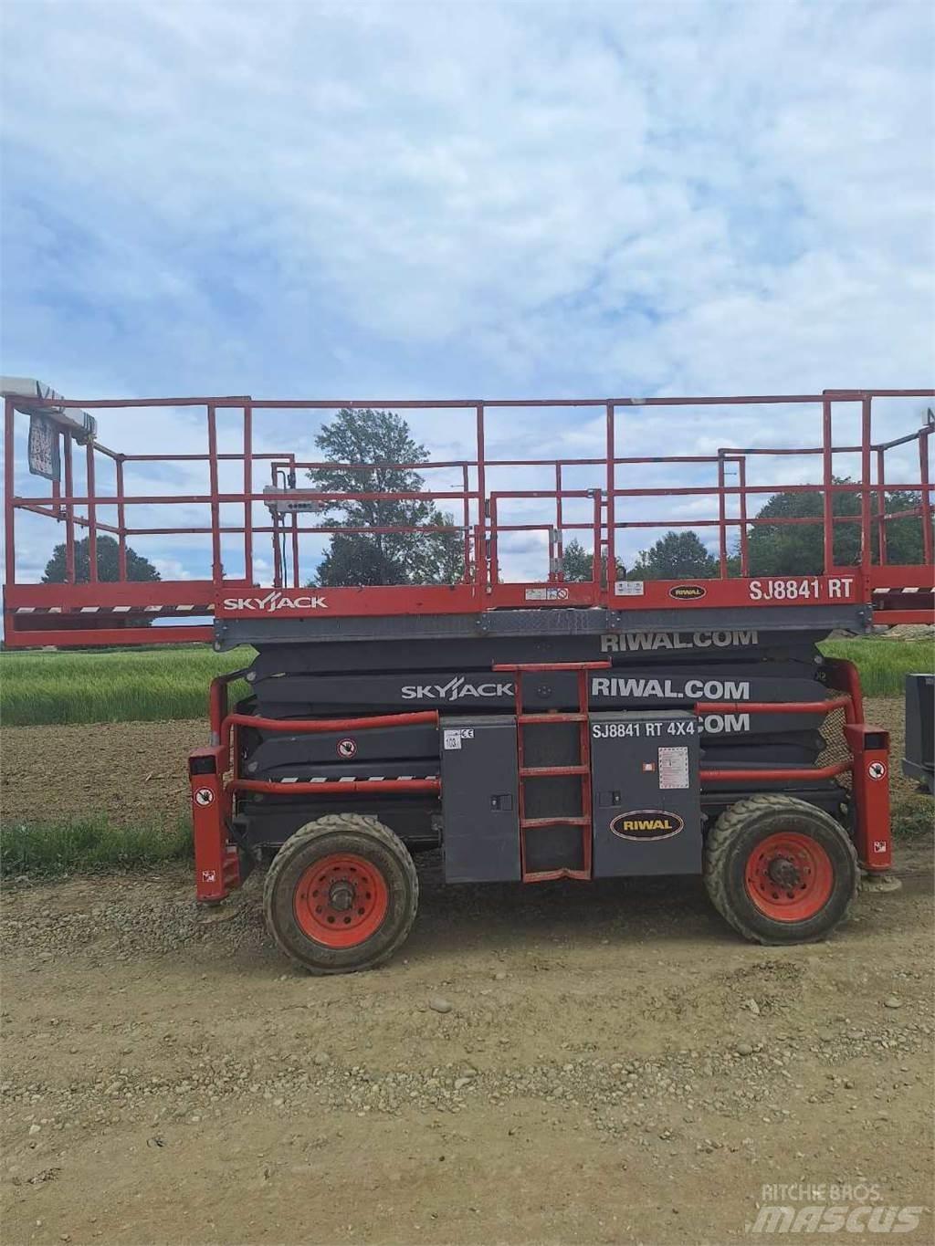 SkyJack 8841RT Škaraste platforme
