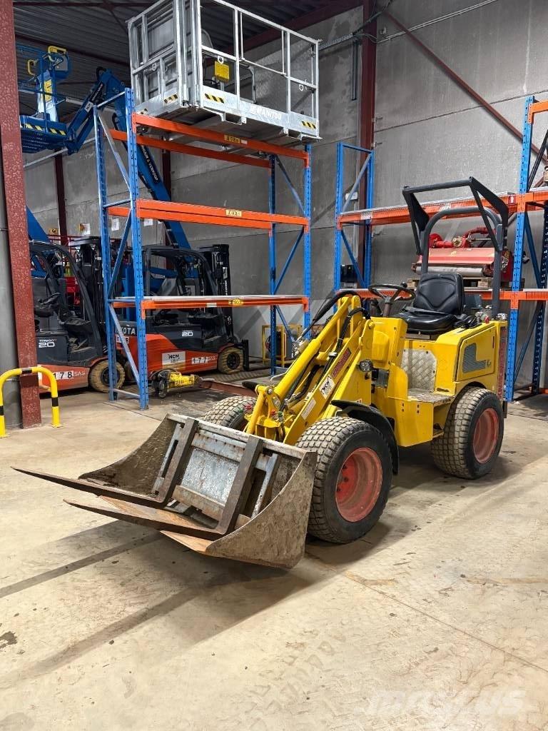 Knikmops KM 130 Utovarivači na kotačima