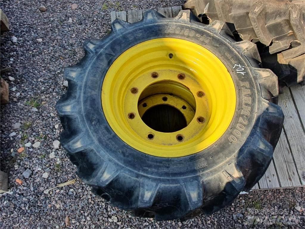 BKT 250/80-16 x2 Gume, kotači i naplatci