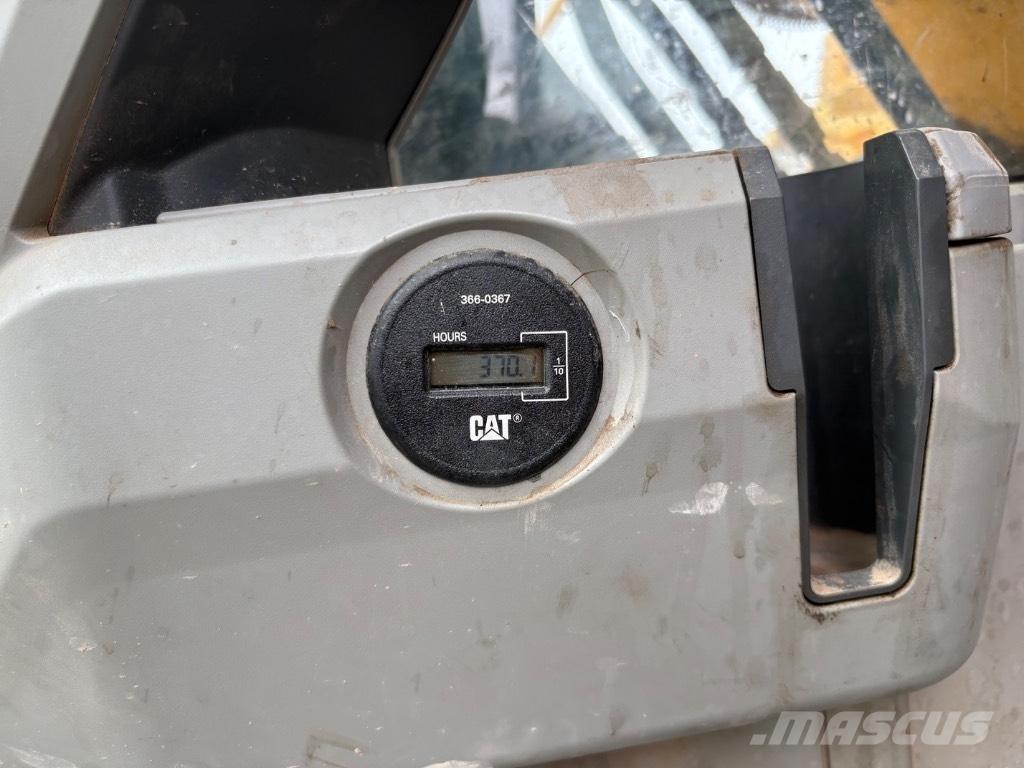 CAT 323 F L Bageri gusjeničari