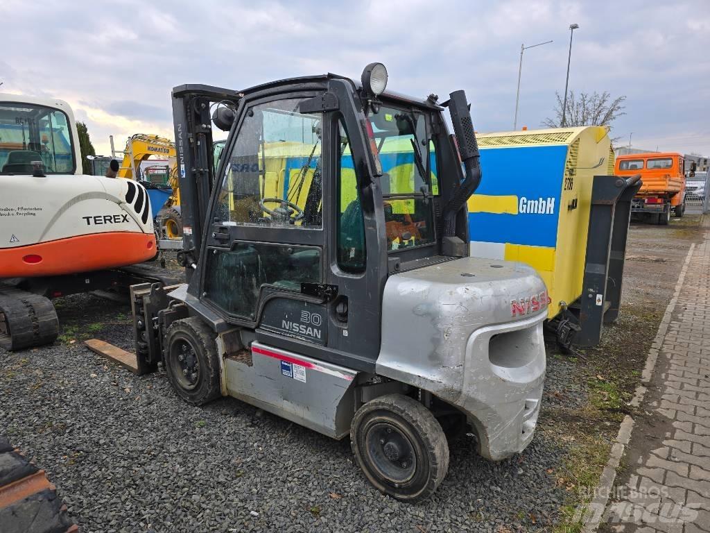 Nissan 30 YG1D2A30Q Dizelski viličari