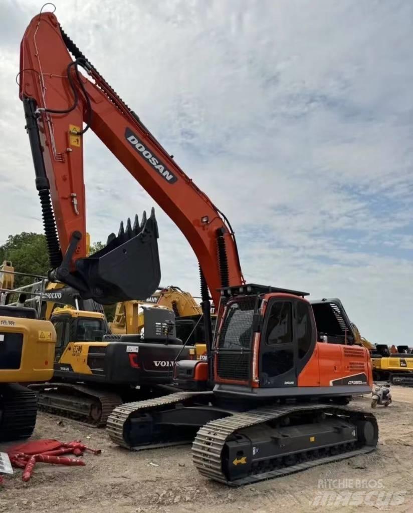 Doosan DX 225 Bageri gusjeničari