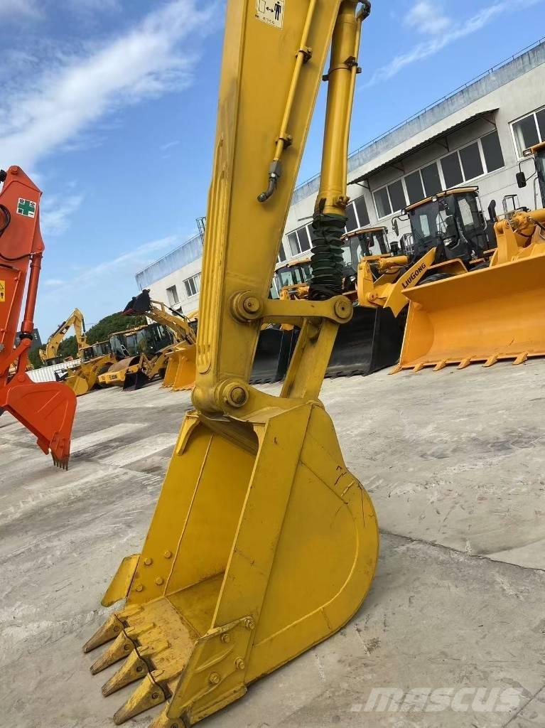 Komatsu PC 220-8 Bageri gusjeničari