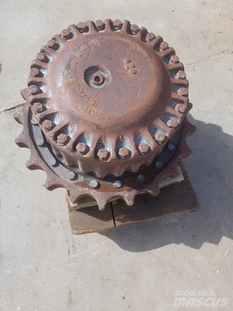 Komatsu PC210-3 Gusjenice