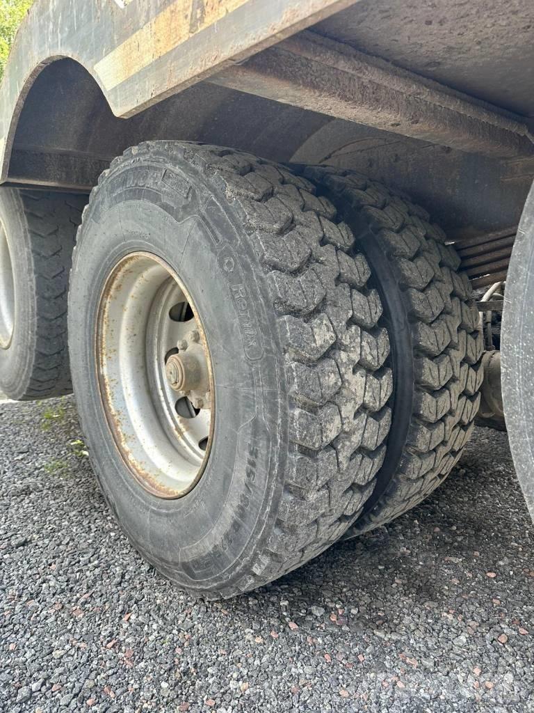 Sisu E11 Kamioni za prijevoz šumskih strojeva