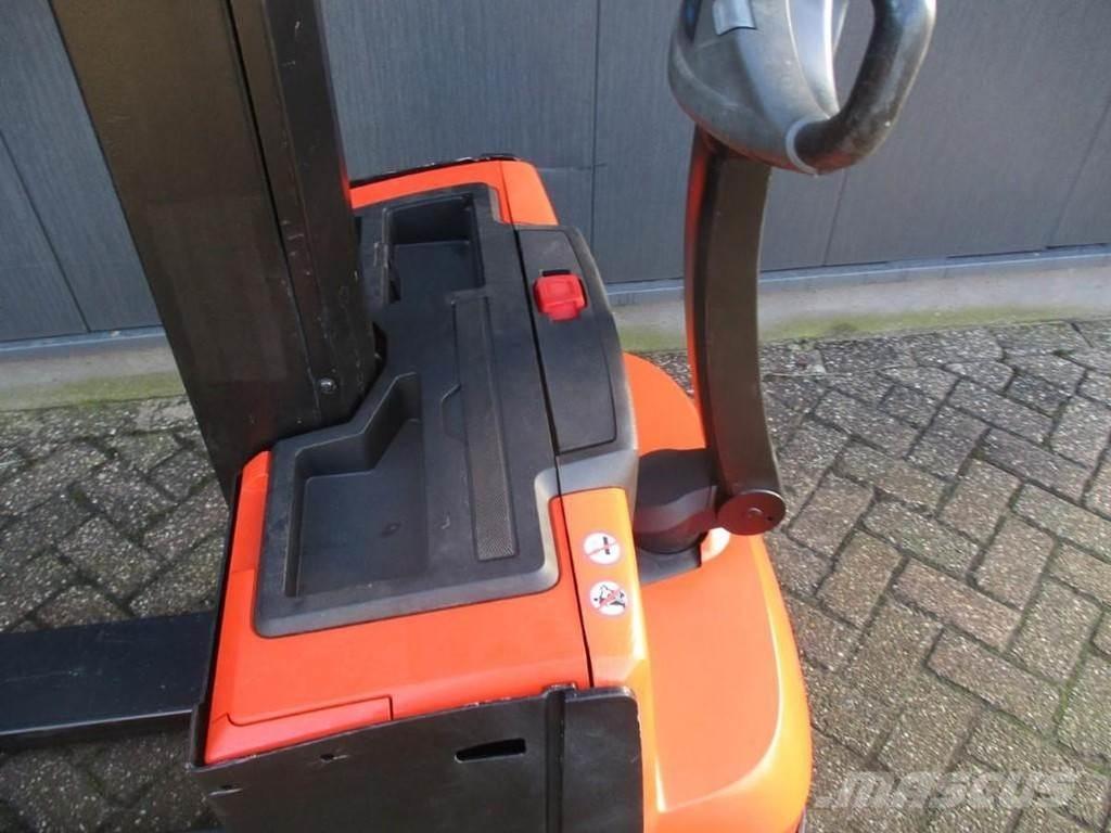 Toyota SWE 080L Ručni električni viličar