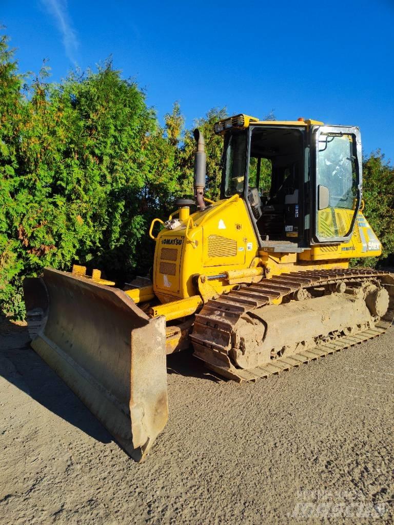Komatsu D 51 Buldožeri gusjeničari