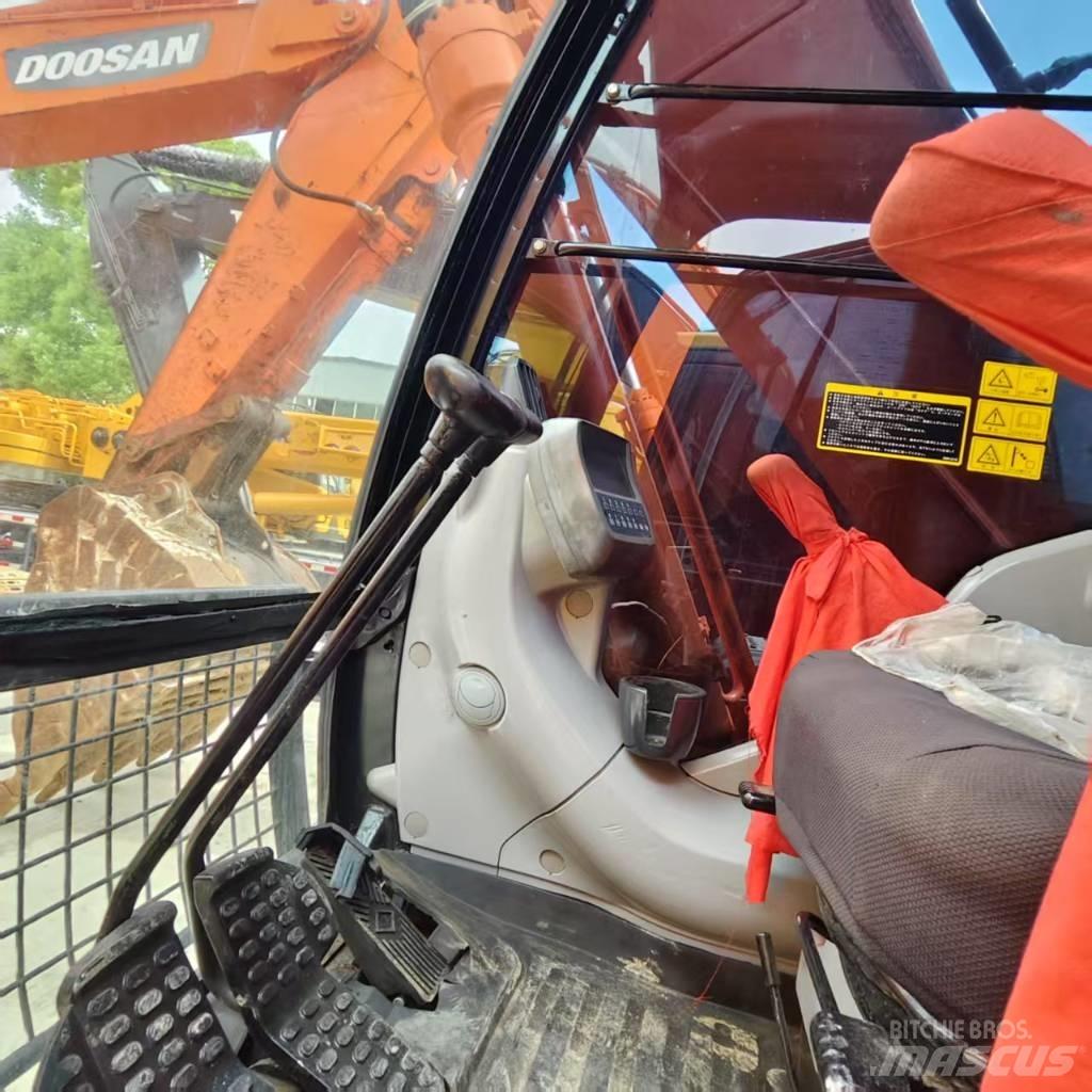 Hitachi ZX 210 Bageri gusjeničari