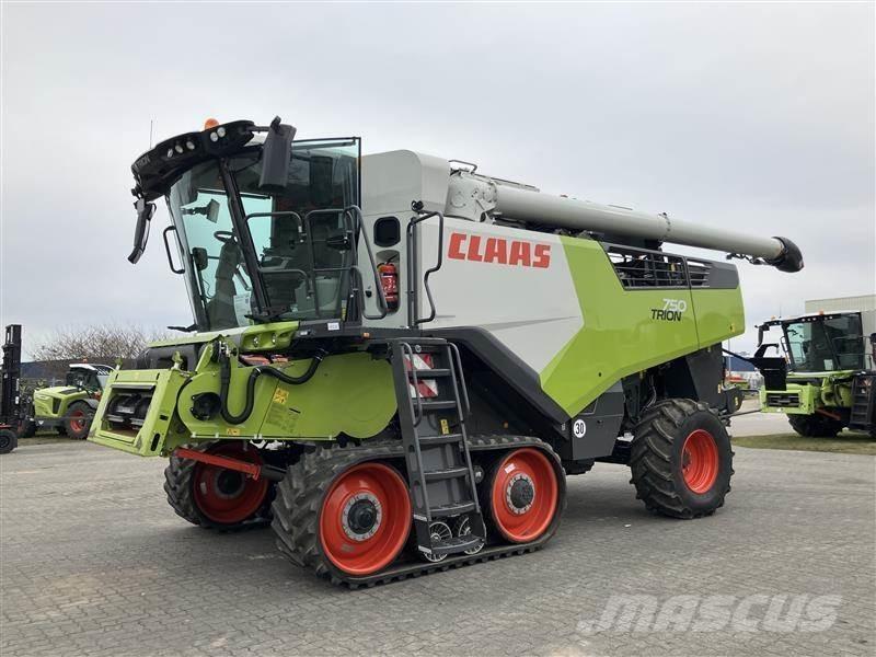 CLAAS TRION 750 TT Kombajni