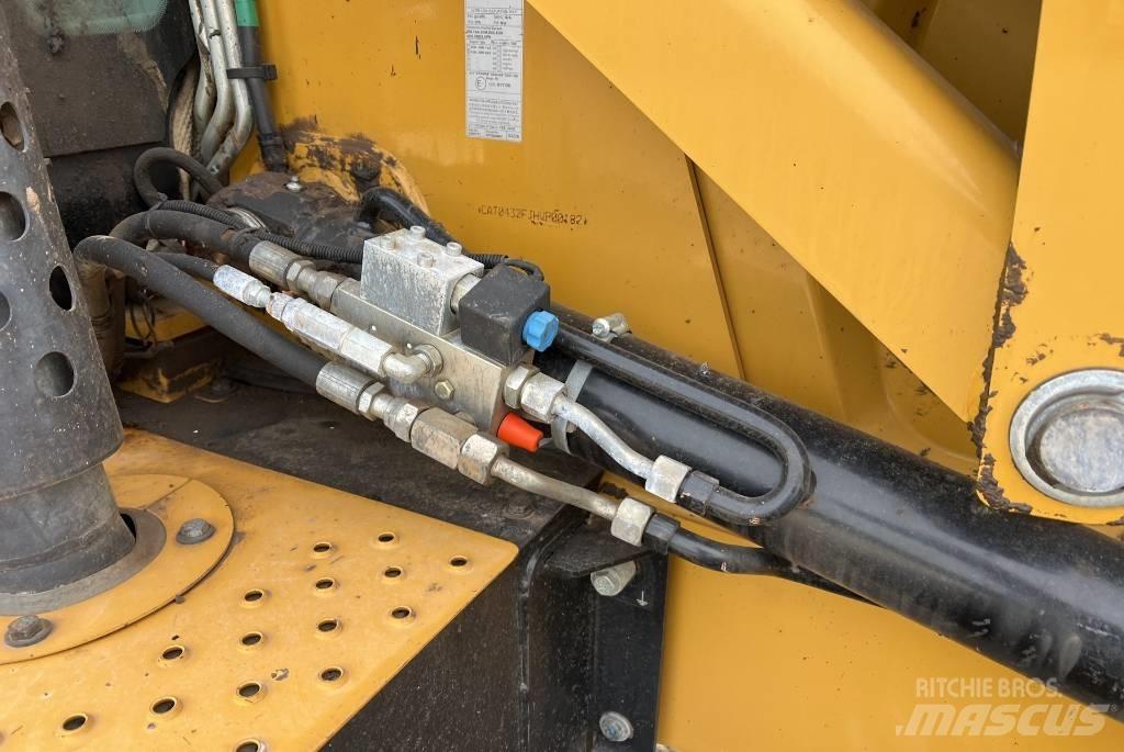 CAT 432 F2 Utovarni rovokopači