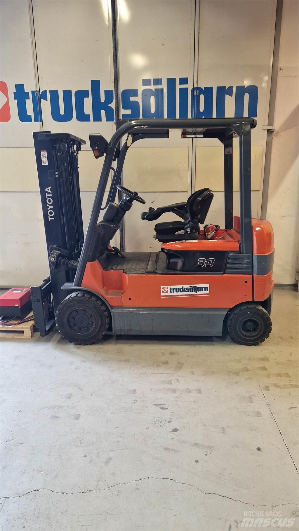 Toyota 7FBMF30 Električni viličari