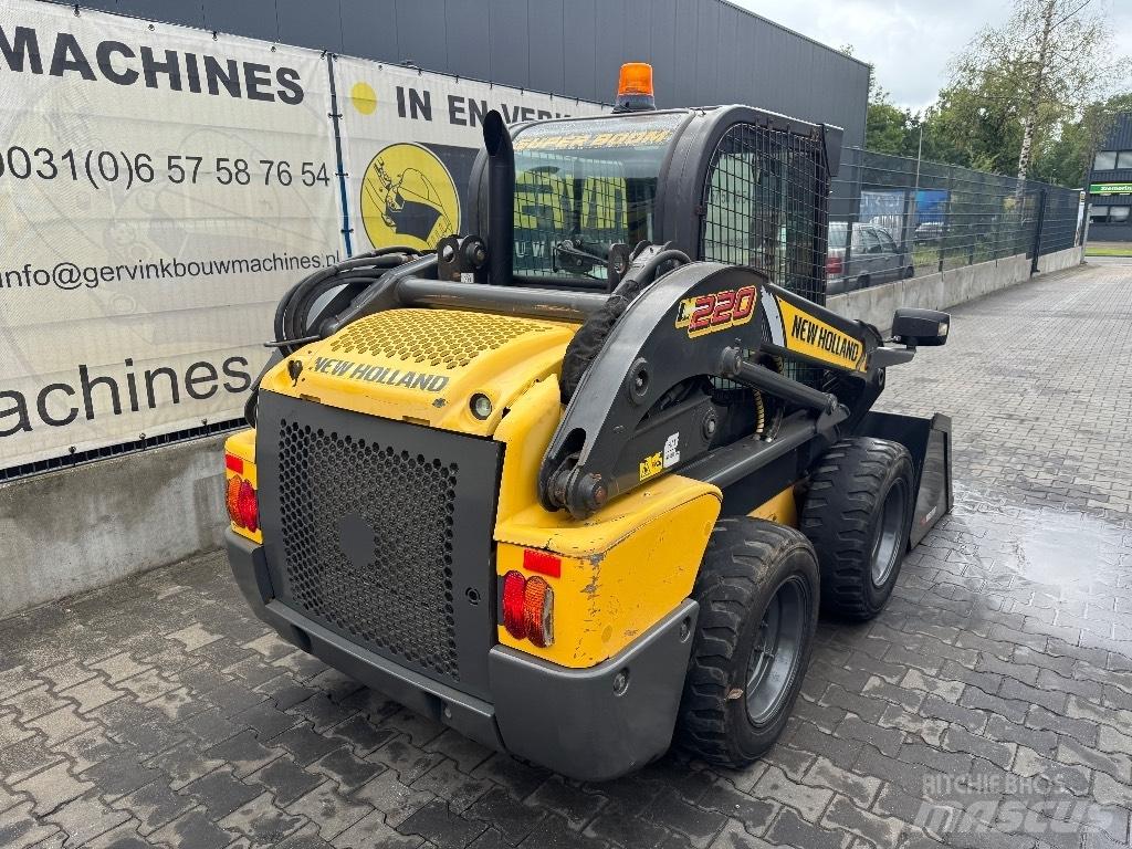 New Holland L220 Skid steer mini utovarivači