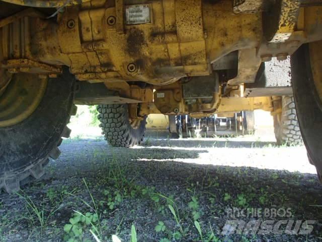 DEERE 410J Utovarni rovokopači