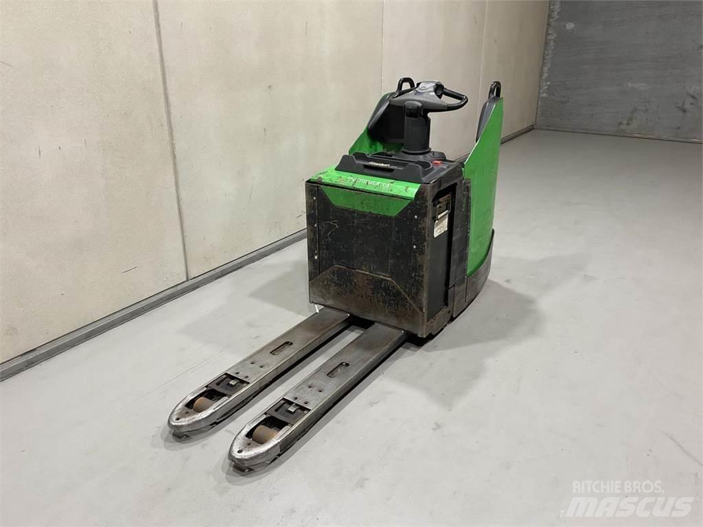 Cesab P320 Nisko podizni električni viličar sa platformu