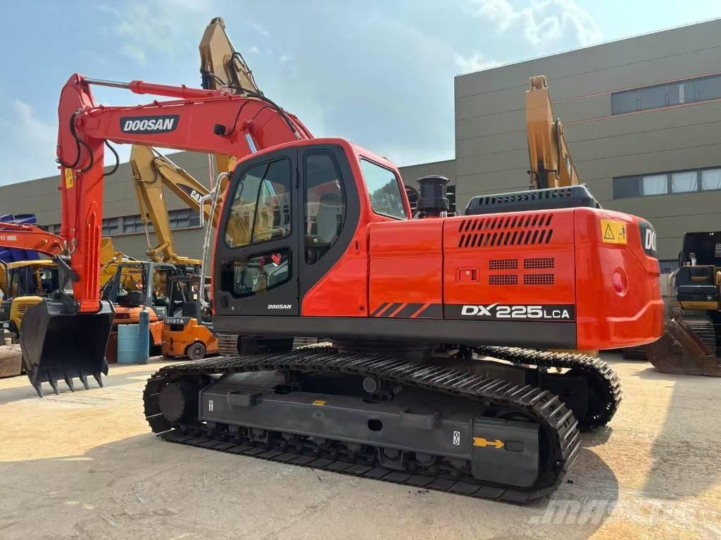 Doosan DX 225 Bageri gusjeničari