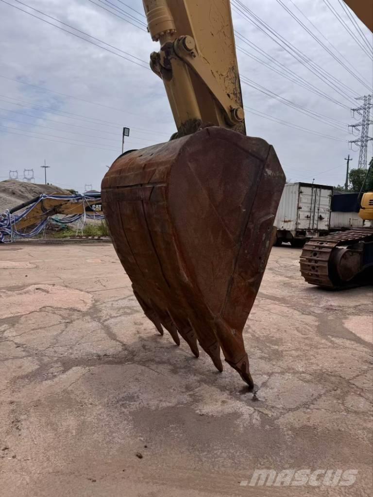 Komatsu PC 400-8 Amfibijski bageri