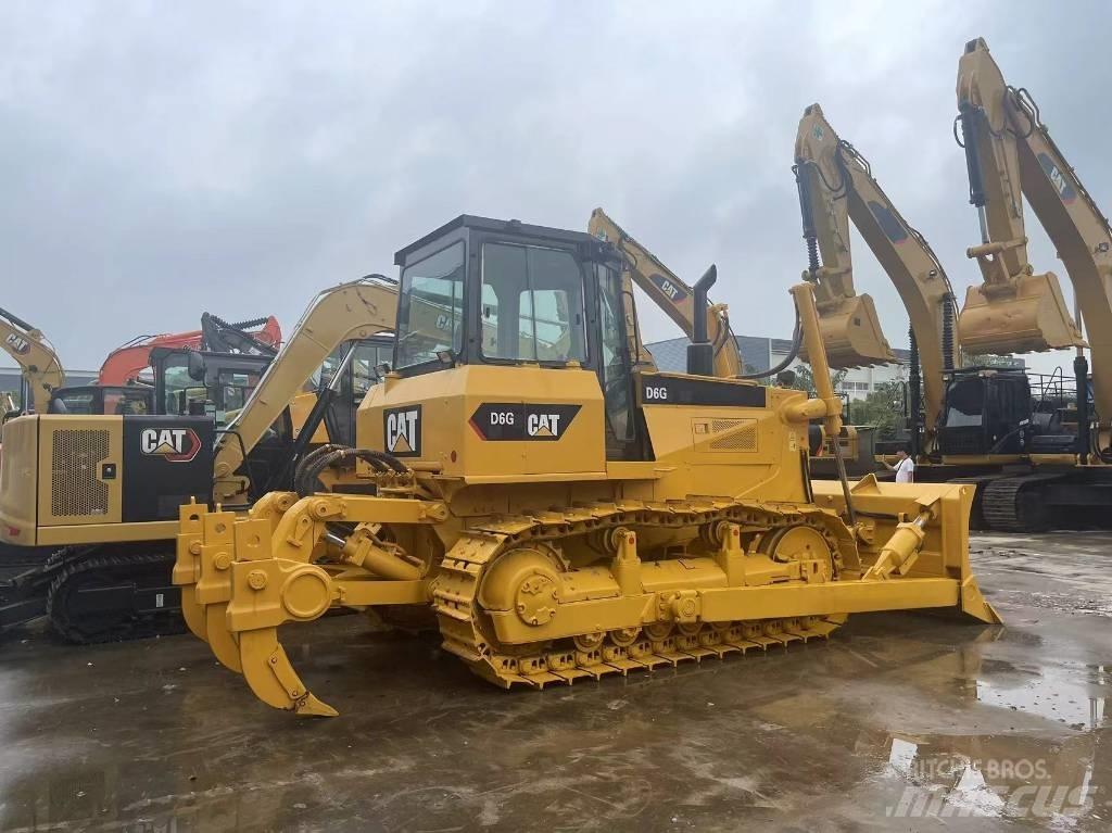 CAT D 6 G Buldožeri gusjeničari