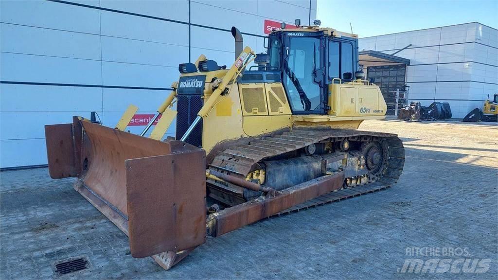 Komatsu D65PX-18 Buldožeri gusjeničari