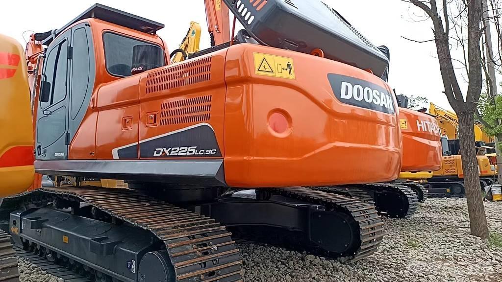 Doosan DX 225 LC Bageri gusjeničari
