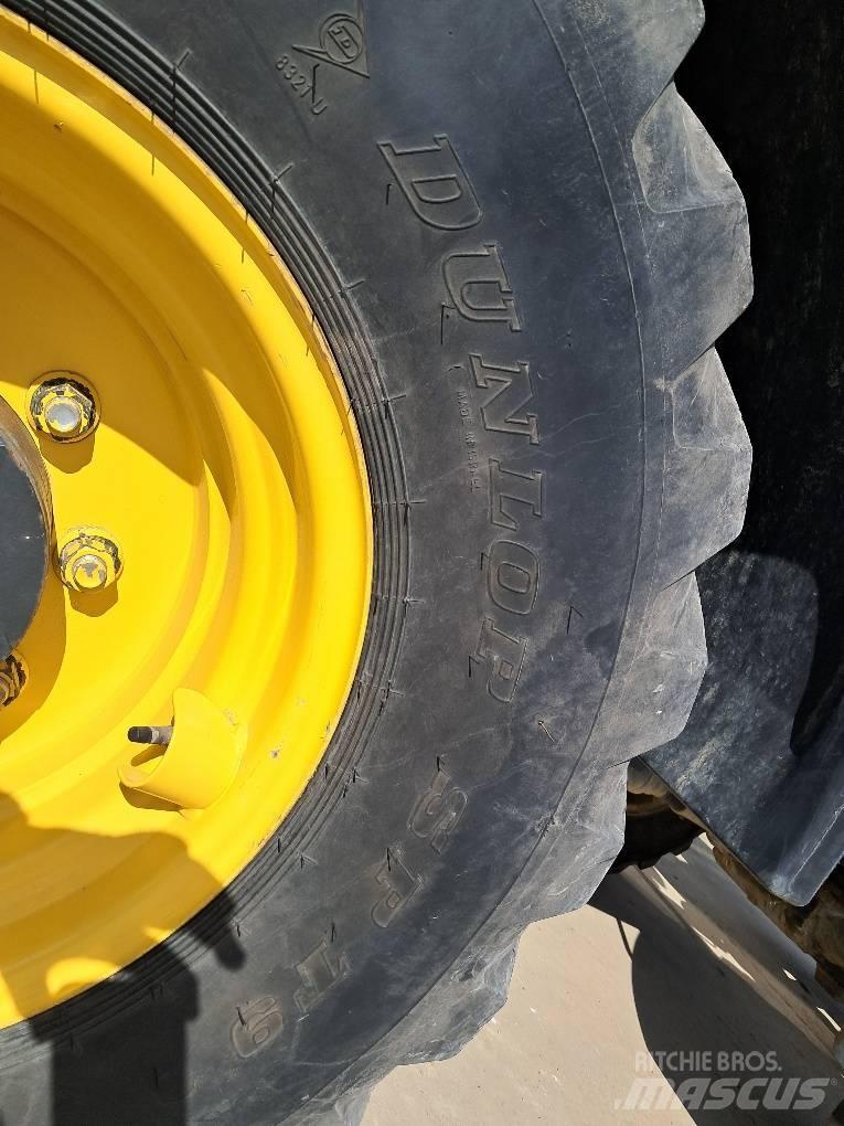 Komatsu WA100M-8 Utovarivači na kotačima