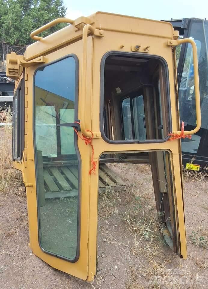 CAT D 8 R Buldožeri gusjeničari