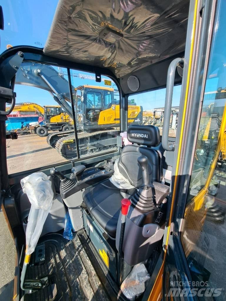 Hyundai R18-9AK Mini bageri <7t