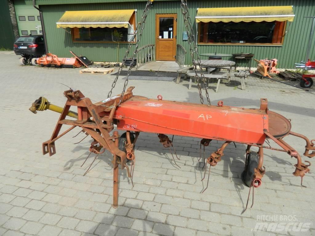 JF CR 320 Okretači i sakupljači sijena