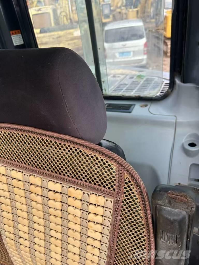 Komatsu PC 128 US Bageri gusjeničari