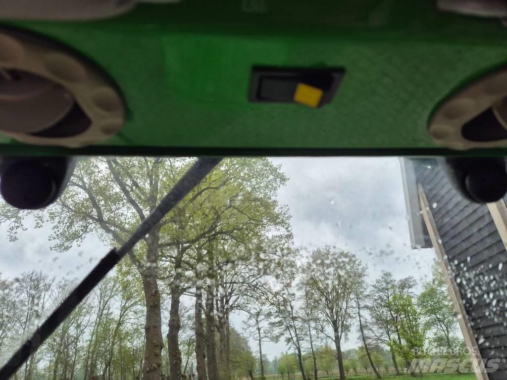 John Deere 2520 Kompaktni (mali) traktori
